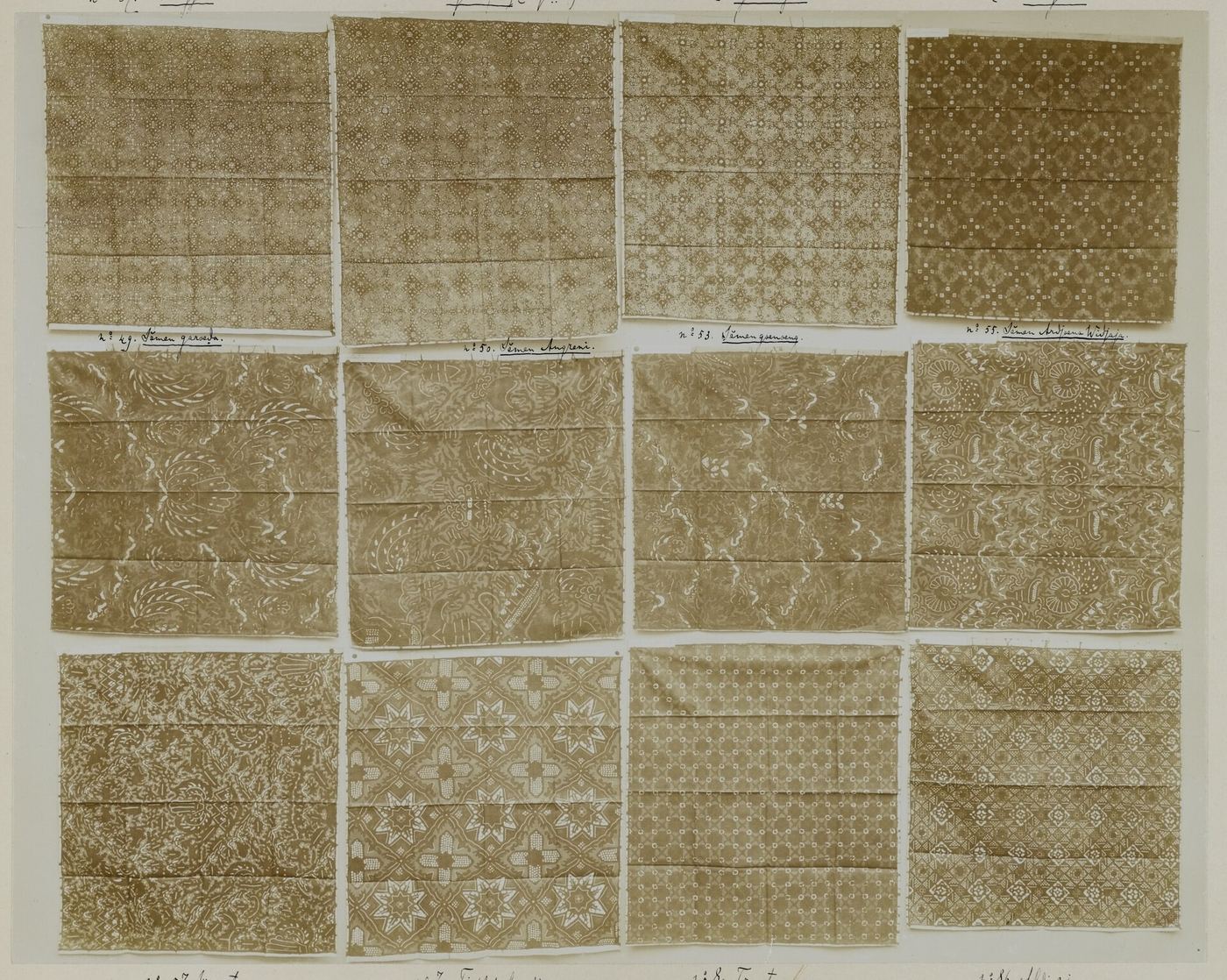 Pelajaran dua belas motif batik sogan kain dan latar hitam asal Yogyakarta, sekitar tahun 1900