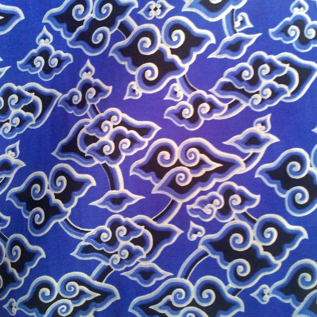 Motif batik cap Megamendung Dhuwuk